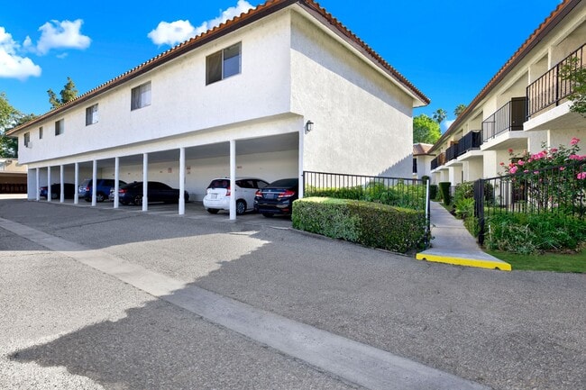 Building Photo - CASA DE VALLE