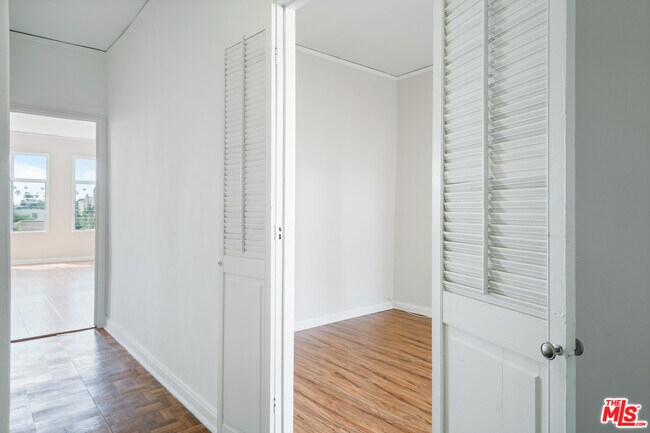 Foto del edificio - 634 S Gramercy Pl
