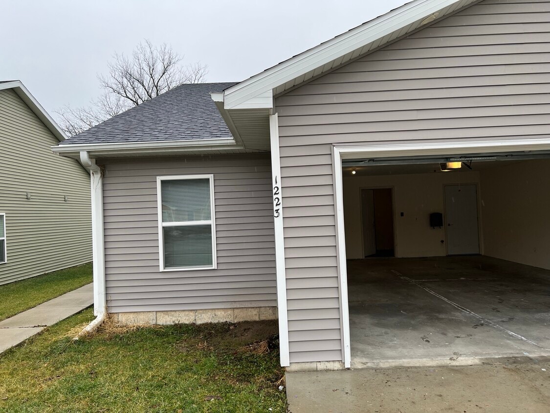 1238 Salem Dr, Edgerton, WI 53534 Townhome Rentals in Edgerton WI