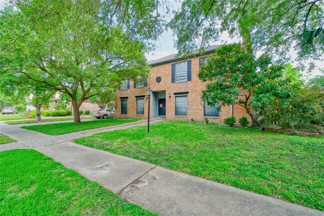 Foto del edificio - 8006 Albin Ln