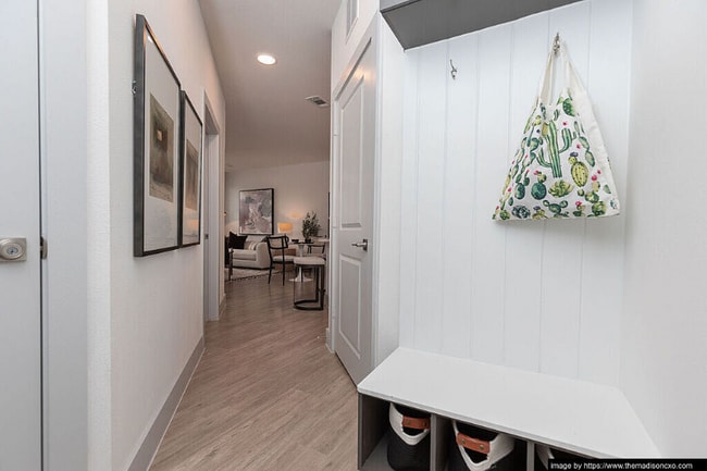 Foto del edificio - 1510 League Line Rd