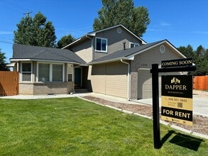 Building Photo - 2800 E Red Tail Ct