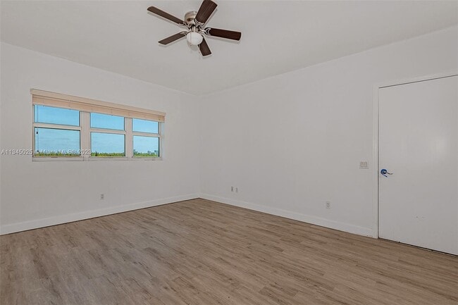 Building Photo - 15051 Royal Oaks Ln
