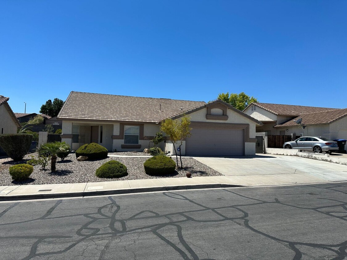 Henderson!! Solar Panels!! Tankless Hot w... - Henderson!!  Solar Panels!! Tankless Hot w...