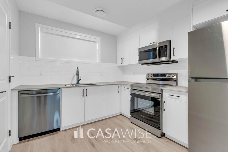 Primary Photo - 10248-10157 157 St NW
