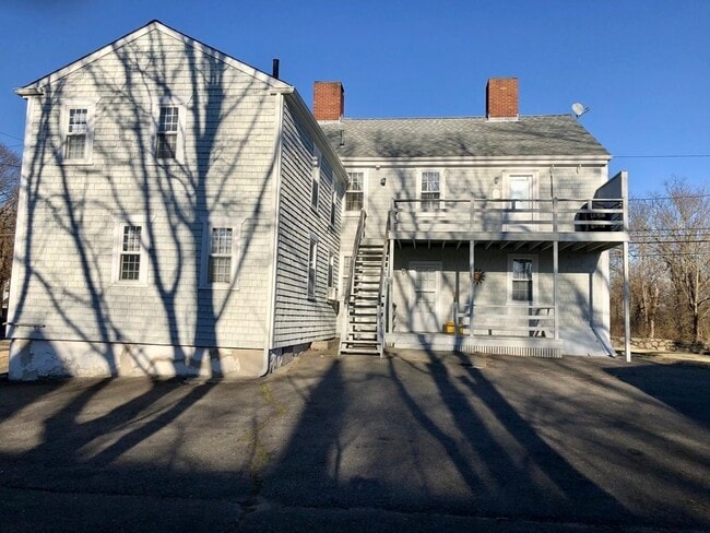 Building Photo - 198 Main St