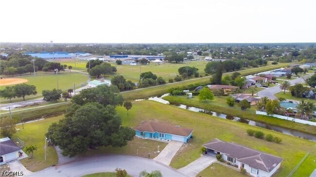 Foto del edificio - 222 Ground Dove Cir SE
