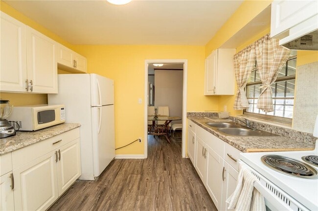 Building Photo - 433 S Lee Ave