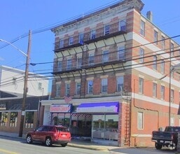 Building Photo - 1076 Washington St