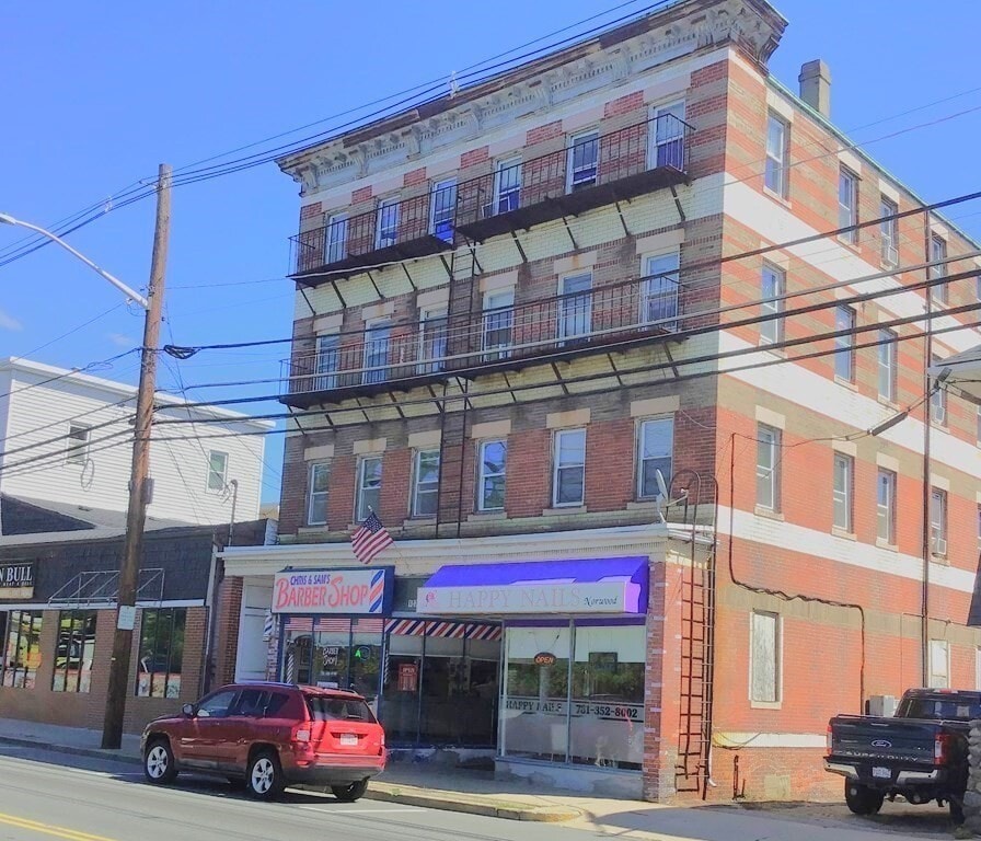 Primary Photo - 1076 Washington St