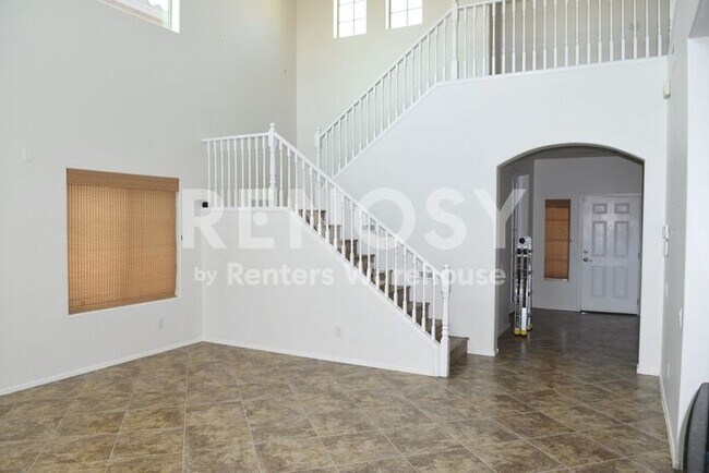 Foto del edificio - Ideal 4Br+Den+Loft 3.5Ba 2.5Cg Home with Solar Near Happy Valley and Loop 303 in Peoria