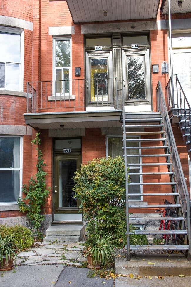 Building Photo - 4661-4665 Rue Saint-Urbain