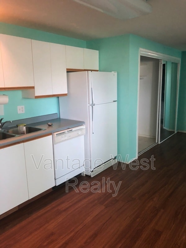 Building Photo - 2433 Sexsmith Rd