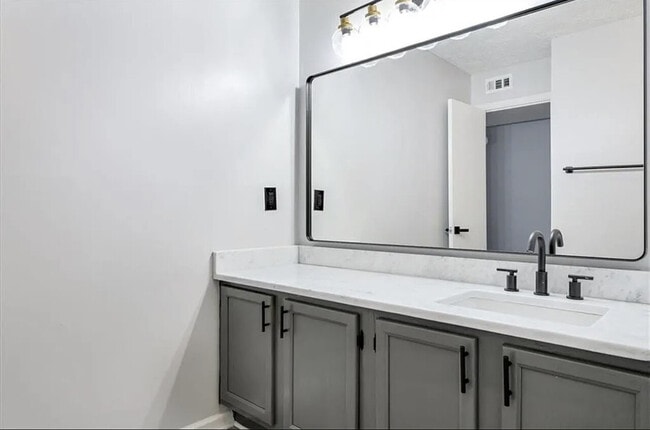 Building Photo - 9453 Cypress Lane