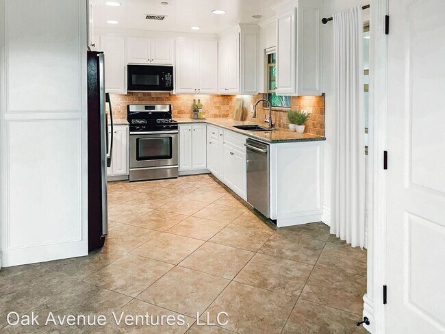 Foto del edificio - 3 br, 2 bath House - 1214 Oak Avenue