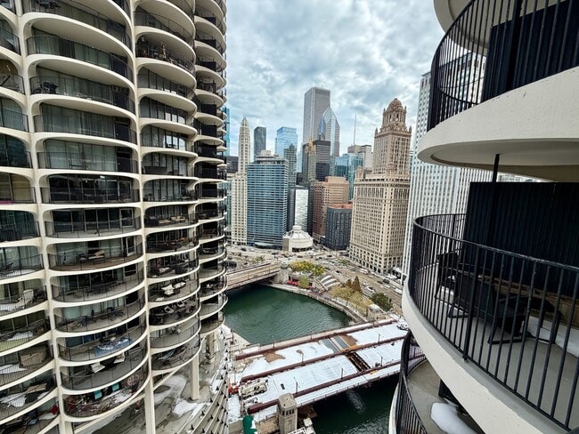 Building Photo - 300 N State St