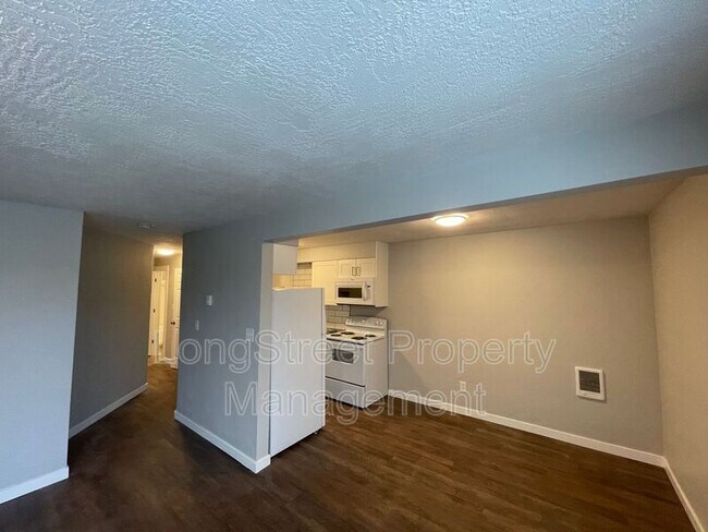 Building Photo - 205 6th Ave SE