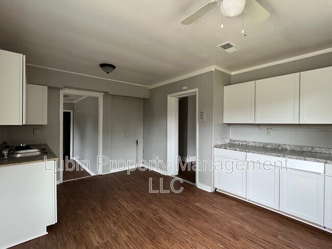 Foto del edificio - 2811 Larose Ave