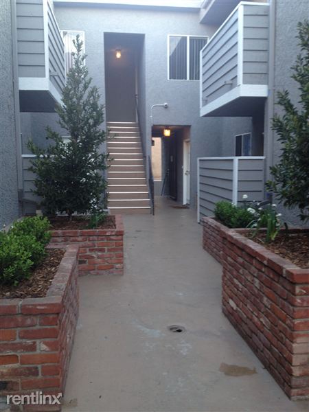 Building Photo - 10740 Blix St