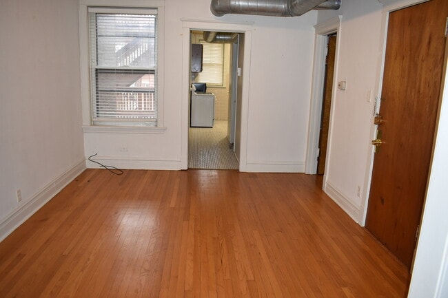 Building Photo - 2154 W Addison St