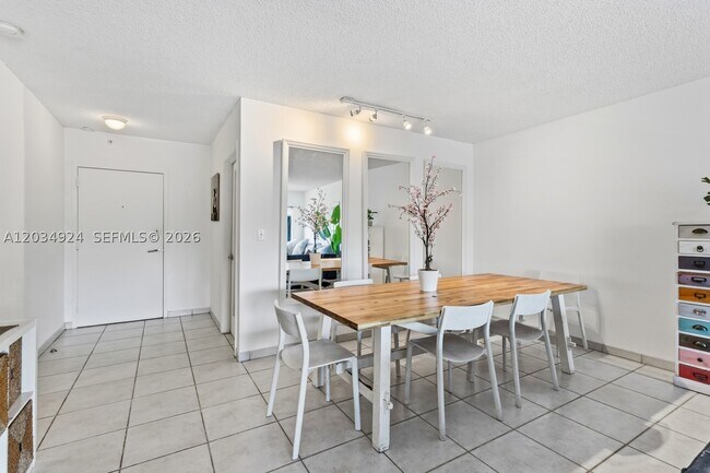 Building Photo - 575 Crandon Blvd