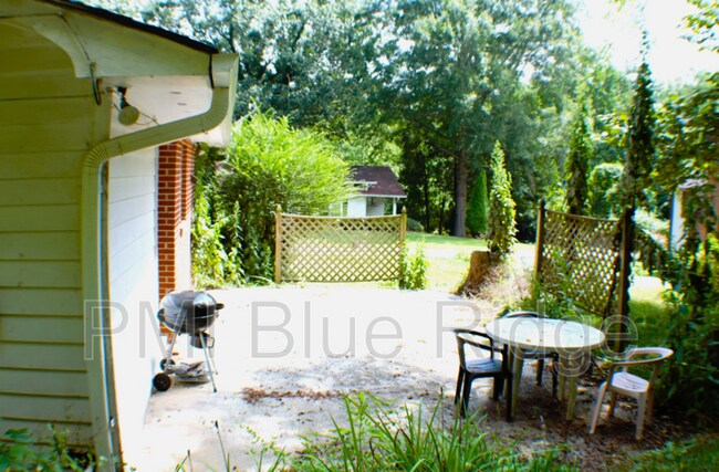 Building Photo - 707 Rhodes Park Dr