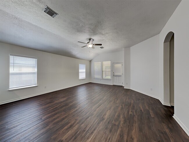 Building Photo - 30022 Saw Oaks Dr