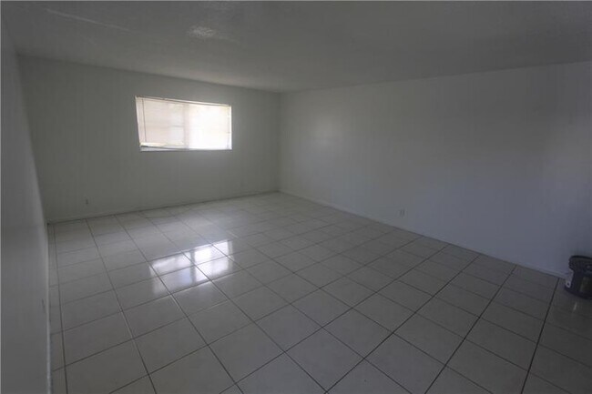 Foto del edificio - 7441 Kimberly Blvd
