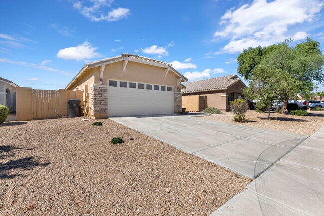 Foto del edificio - 17161 W Port Royale Ln