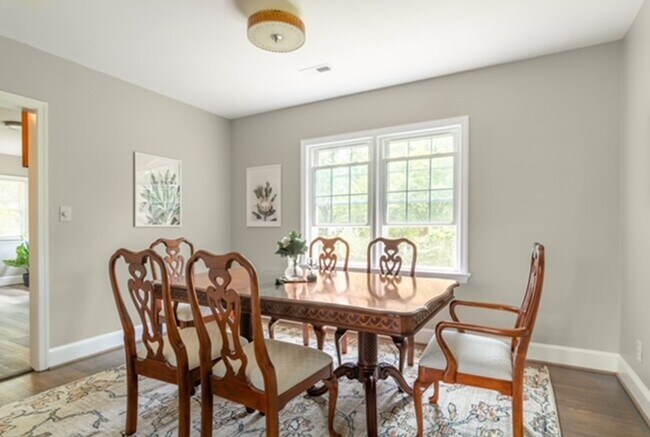 Foto del edificio - Charming 2BR Home 2BTH $2400 Furnished or ...