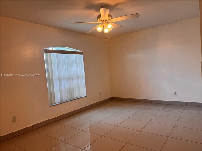 Foto del edificio - 1265 SW Santiago Ave