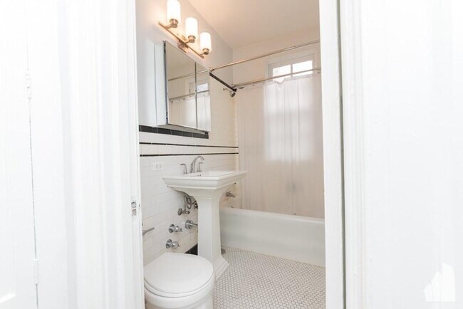 Foto del edificio - 1 bedroom in CHICAGO IL 60657