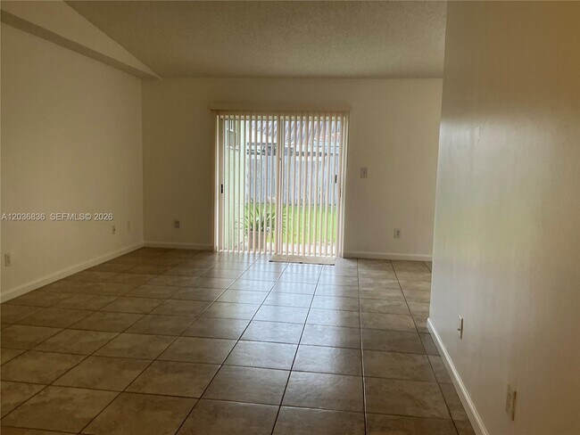 Foto del edificio - 8556 SW 210th Terrace