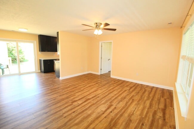 Building Photo - Stunning Home with Breathtaking Blue Ridge Mountain Views!   3 Bedrooms | 2 Baths