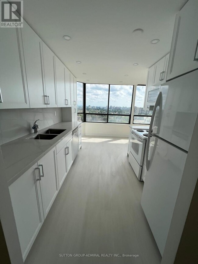 Photo du bâtiment - 7601 Bathurst St