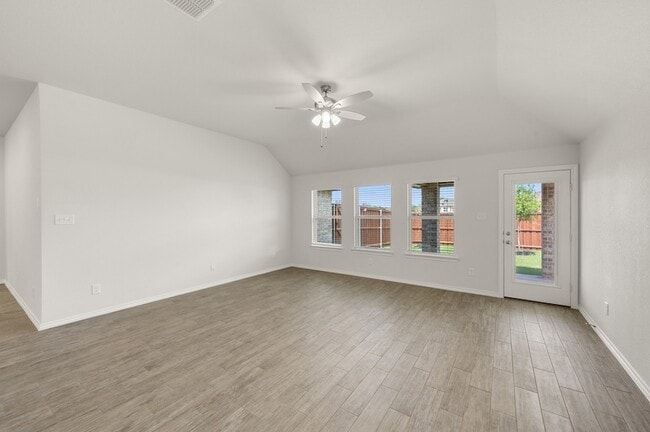 Building Photo - 2837 Hay Ln