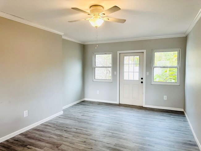 Building Photo - Charming 1br/1ba duplex in Bellair!