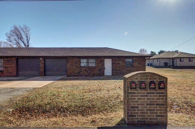 Building Photo - Updated 2 Bedroom Duplex in Republic, MO!