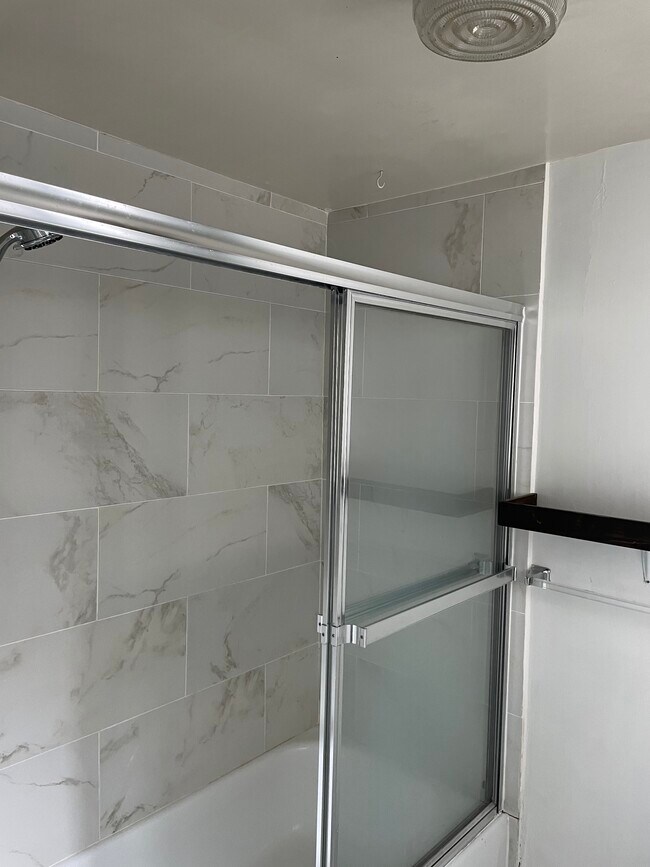 Building Photo - 92 Henry St