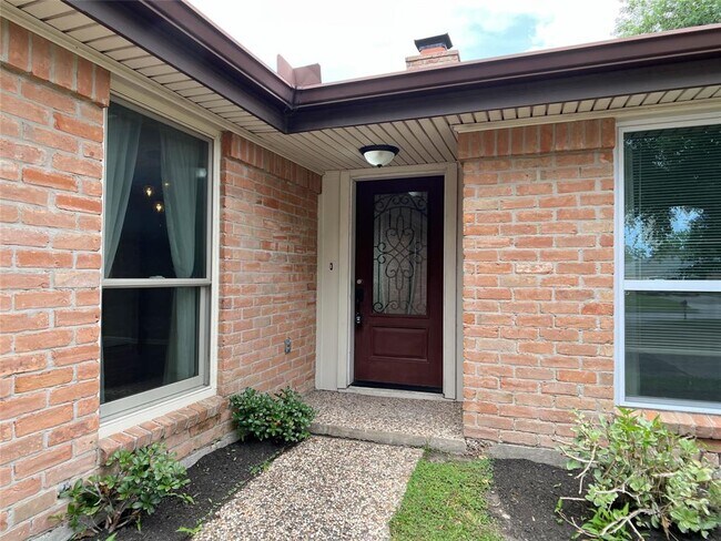 Building Photo - 11914 Waldemar Dr
