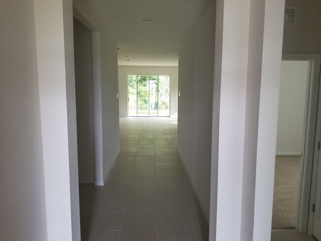 Foto del edificio - New Construction Home 4 bed 2 bath.