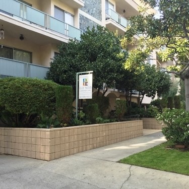 Foto del edificio - 319 S Clark Dr