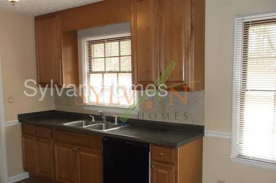 Building Photo - 335 Sharon Dr