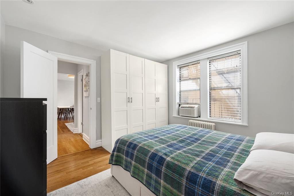 Primary Photo - 319 W 18th St