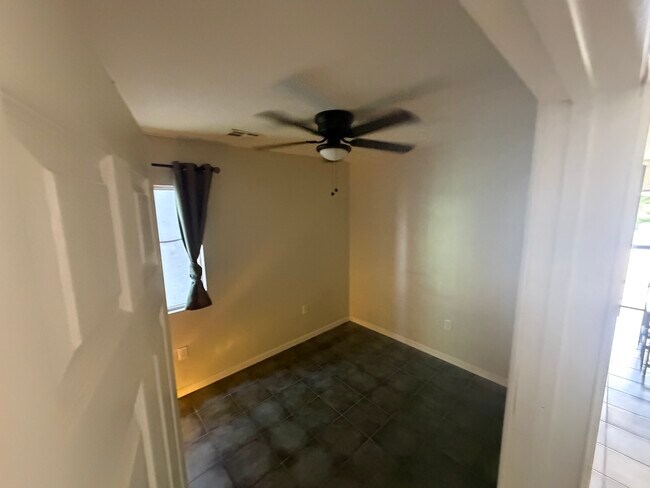 Foto del edificio - 8130 W Amelia Ave