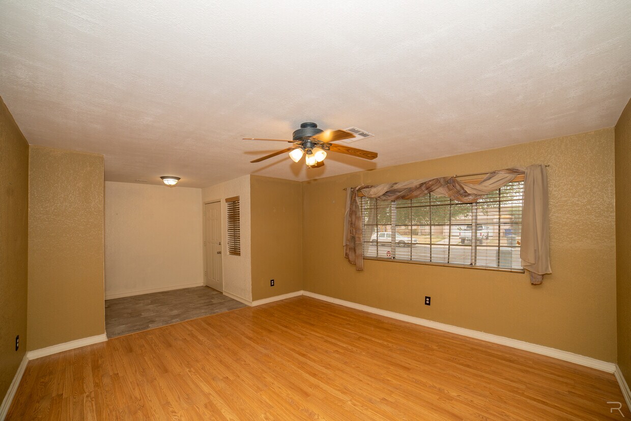 Primary Photo - 2551 S 31st Dr