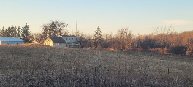 Building Photo - 9332 Skyline Dr