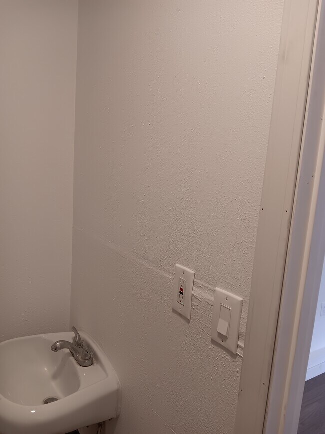 Bathroom - 44277 Carolside Ave