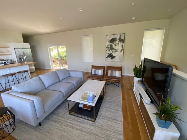 Foto del edificio - 114 Evergreen Ln
