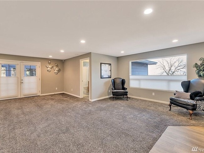 Building Photo - 9234 3rd Ave SW